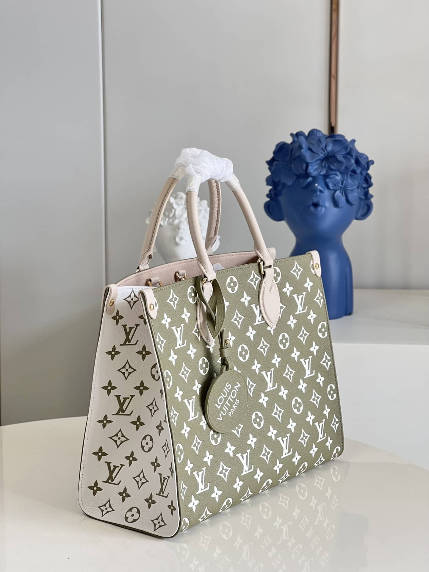 1:1 Replica Louis Vuitton LV Onthego MM Monogram Empreinte Khaki Green Luxury Bag For Women M46060 - 35cm - Image 7