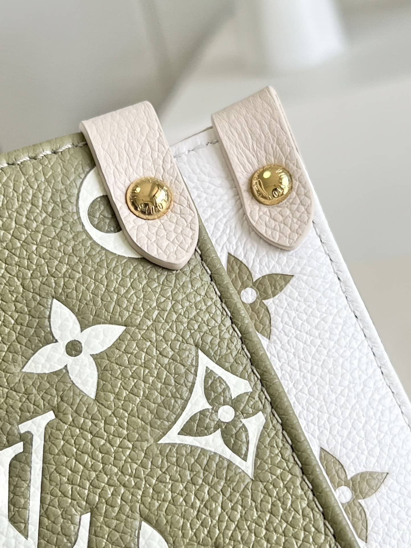 1:1 Replica Louis Vuitton LV Onthego MM Monogram Empreinte Khaki Green Luxury Bag For Women M46060 - 35cm - Image 4