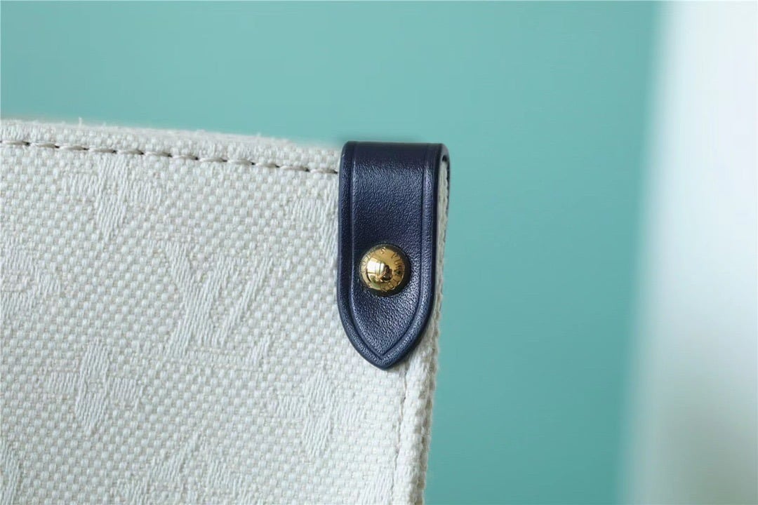 1:1 Replica Louis Vuitton LV Onthego MM Monogram Giant And Raffia White/ Black Luxury Bag For Women - 35cm/13.8in - Image 3