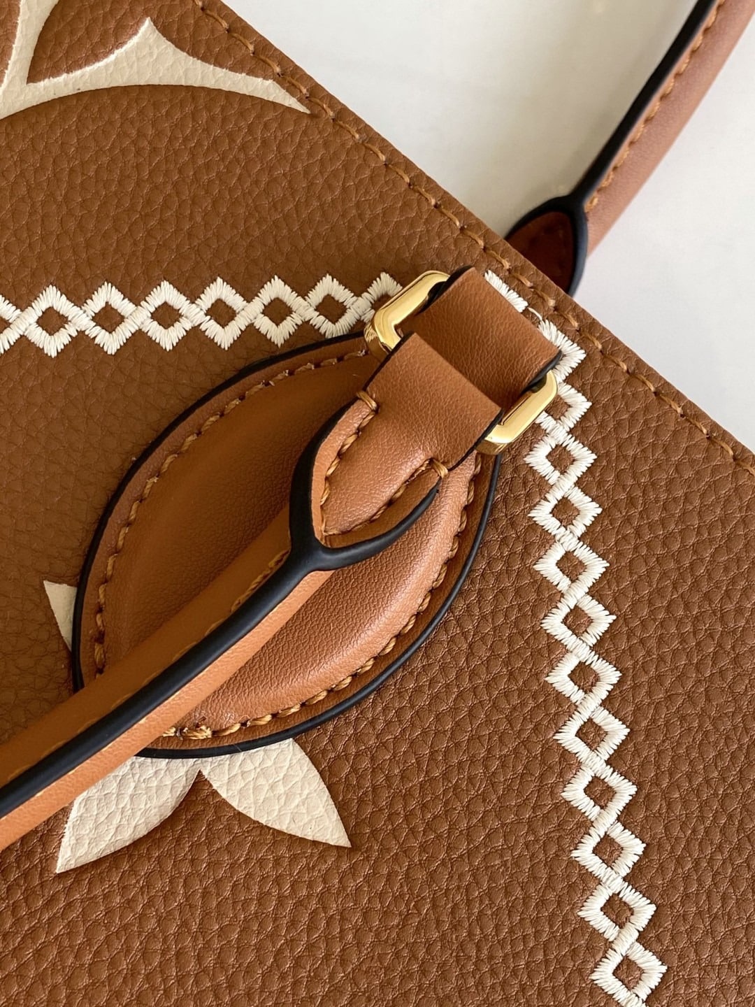 1:1 Replica Louis Vuitton LV Onthego MM Monogram Empreinte Arizona Brown Luxury Bag For Women M46015 - 13.8in/35cm - Image 3