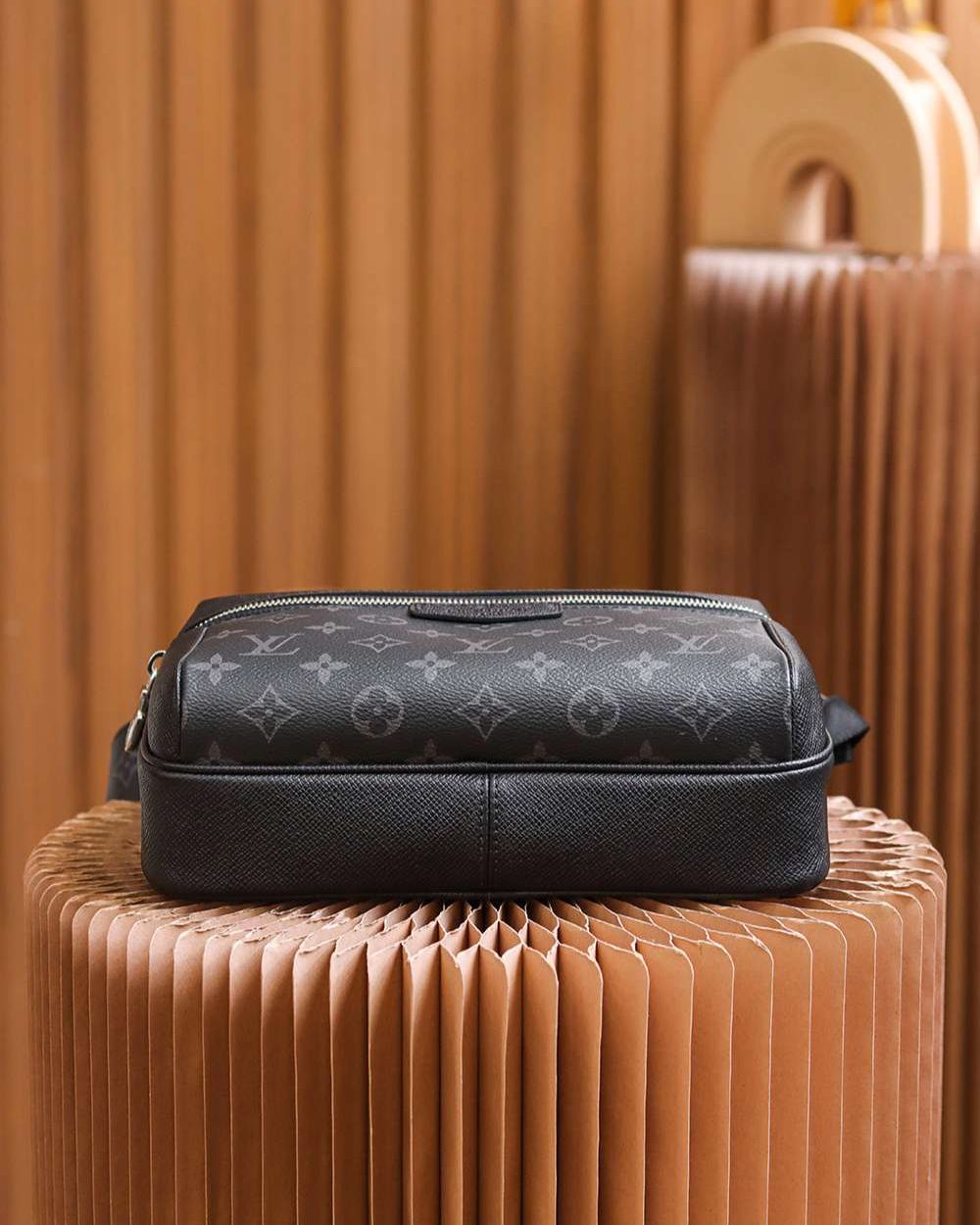 1:1 Replica Louis Vuitton LV Outdoor Messenger Taigarama Unique Bag For Men M30233 - 26cm / 10.2in