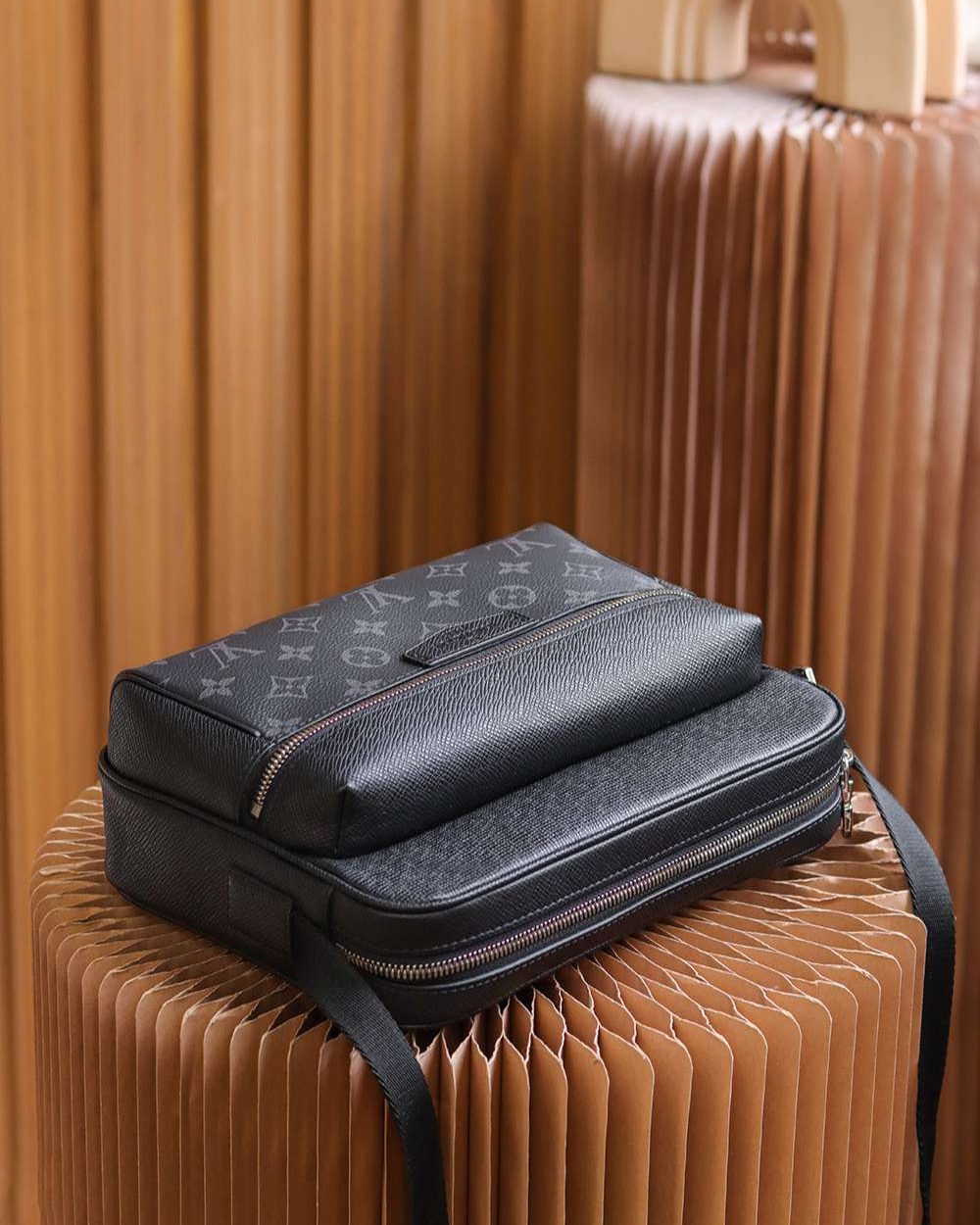 1:1 Replica Louis Vuitton LV Outdoor Messenger Taigarama Unique Bag For Men M30233 - 26cm / 10.2in