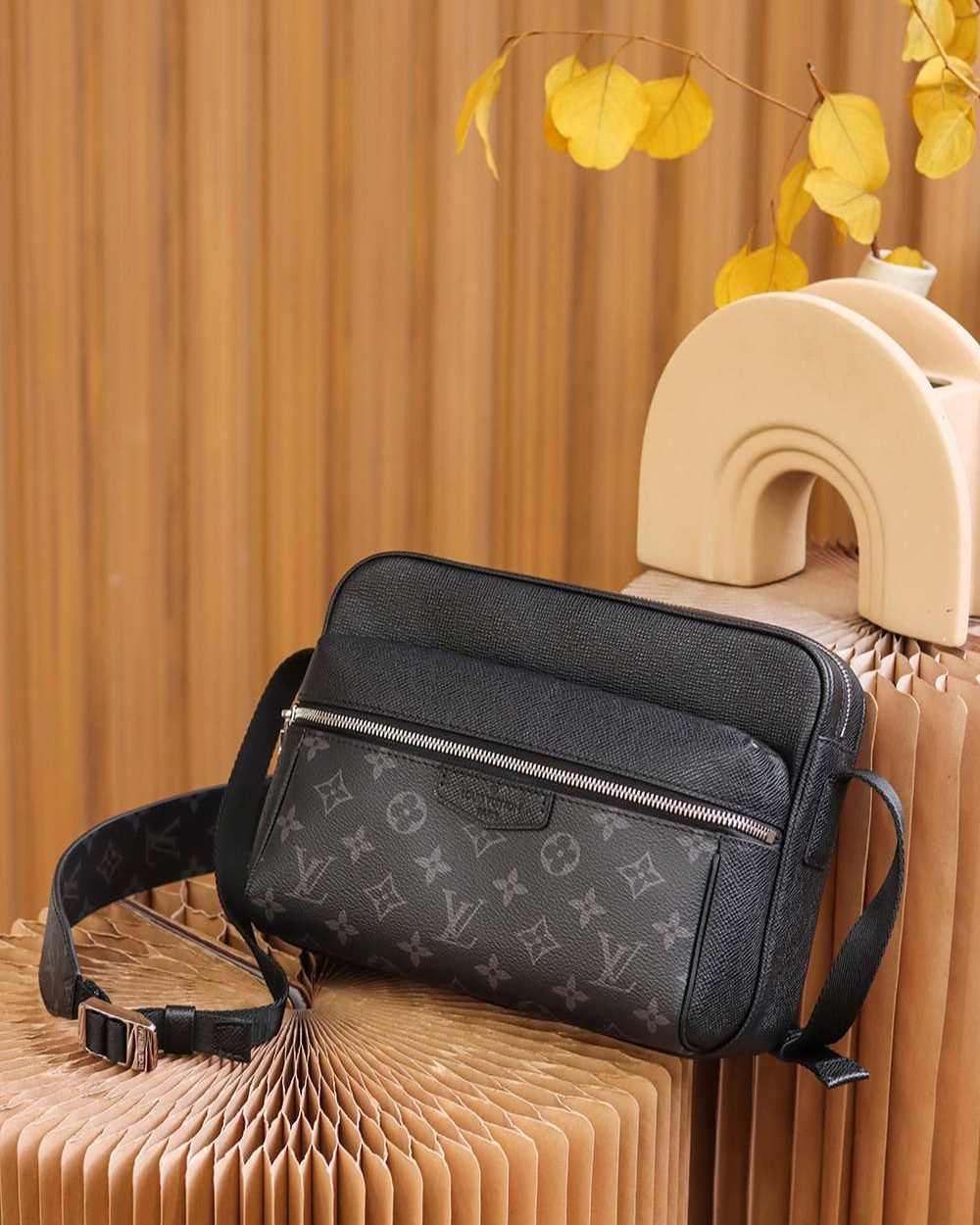 1:1 Replica Louis Vuitton LV Outdoor Messenger Taigarama Unique Bag For Men M30233 - 26cm / 10.2in