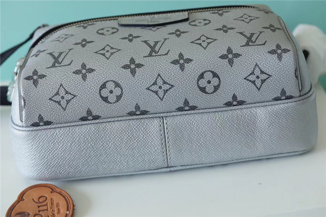 1:1 Replica Louis Vuitton LV Outdoor Messenger Taigarama Unique Bag For Men M30830 - 10.2in/26cm - Image 3