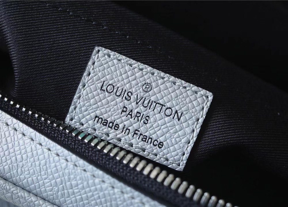 1:1 Replica Louis Vuitton LV Outdoor Messenger Taigarama Unique Bag For Men M30830 - 10.2in/26cm