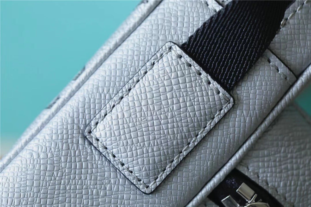 1:1 Replica Louis Vuitton LV Outdoor Messenger Taigarama Unique Bag For Men M30830 - 10.2in/26cm - Image 6