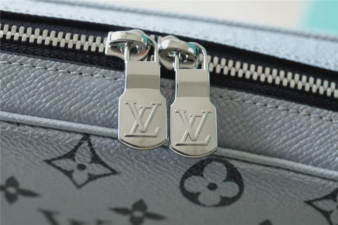 1:1 Replica Louis Vuitton LV Outdoor Messenger Taigarama Unique Bag For Men M30830 - 10.2in/26cm - Image 2