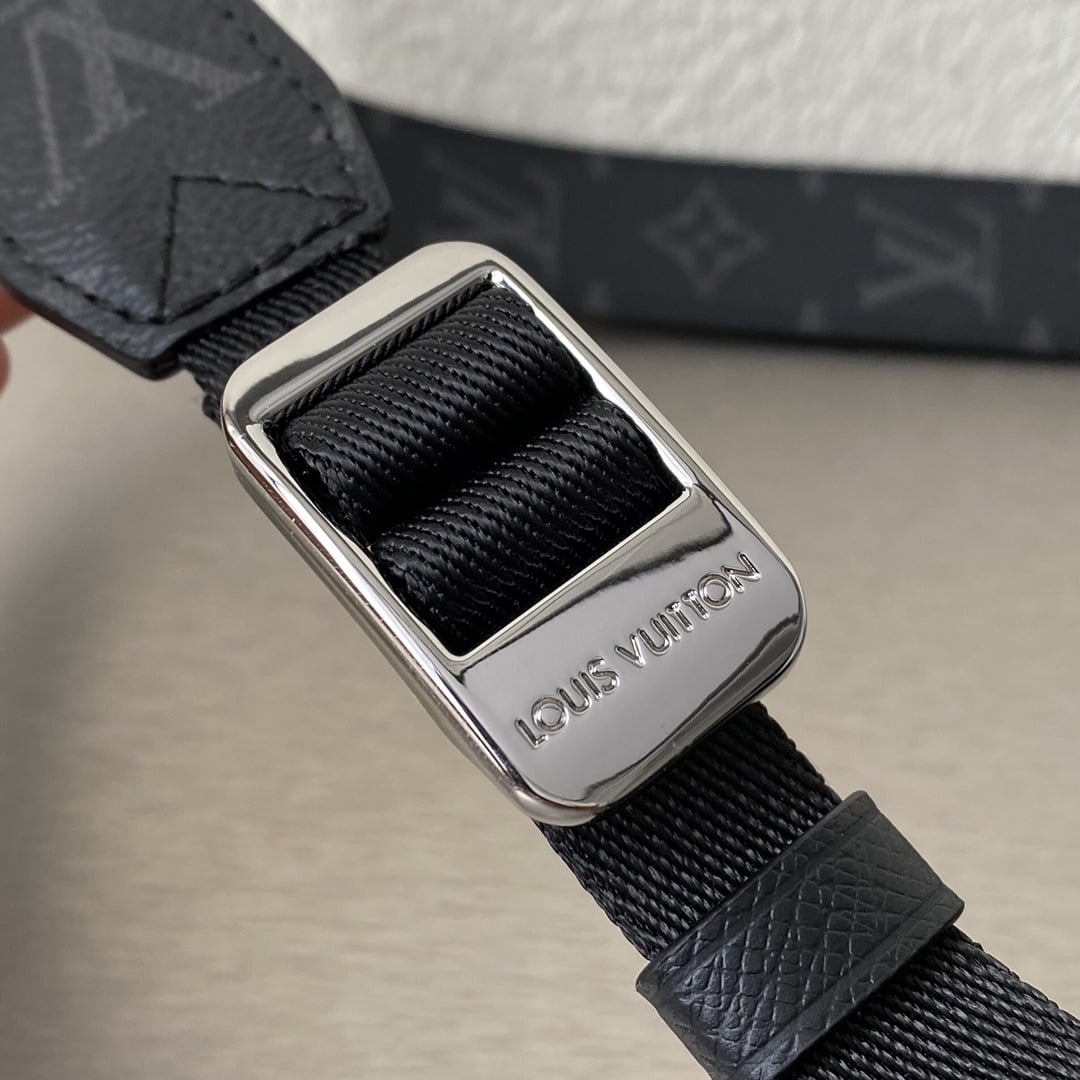 1:1 Replica Louis Vuitton LV Outdoor Slingbag Taigarama Noir Black Unique Bag For Men M30741 - 8.3in/21cm - Image 5