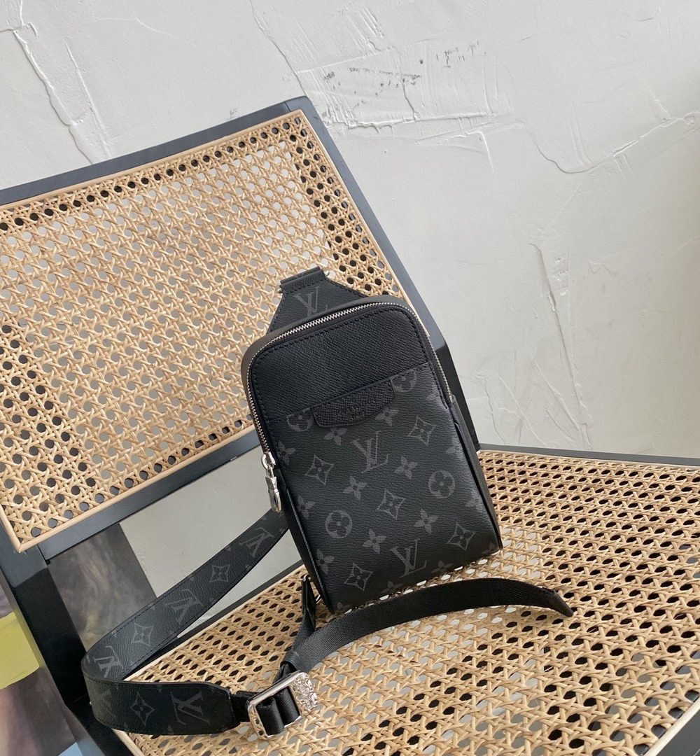 1:1 Replica Louis Vuitton LV Outdoor Slingbag Taigarama Noir Black Unique Bag For Men M30741 - 8.3in/21cm