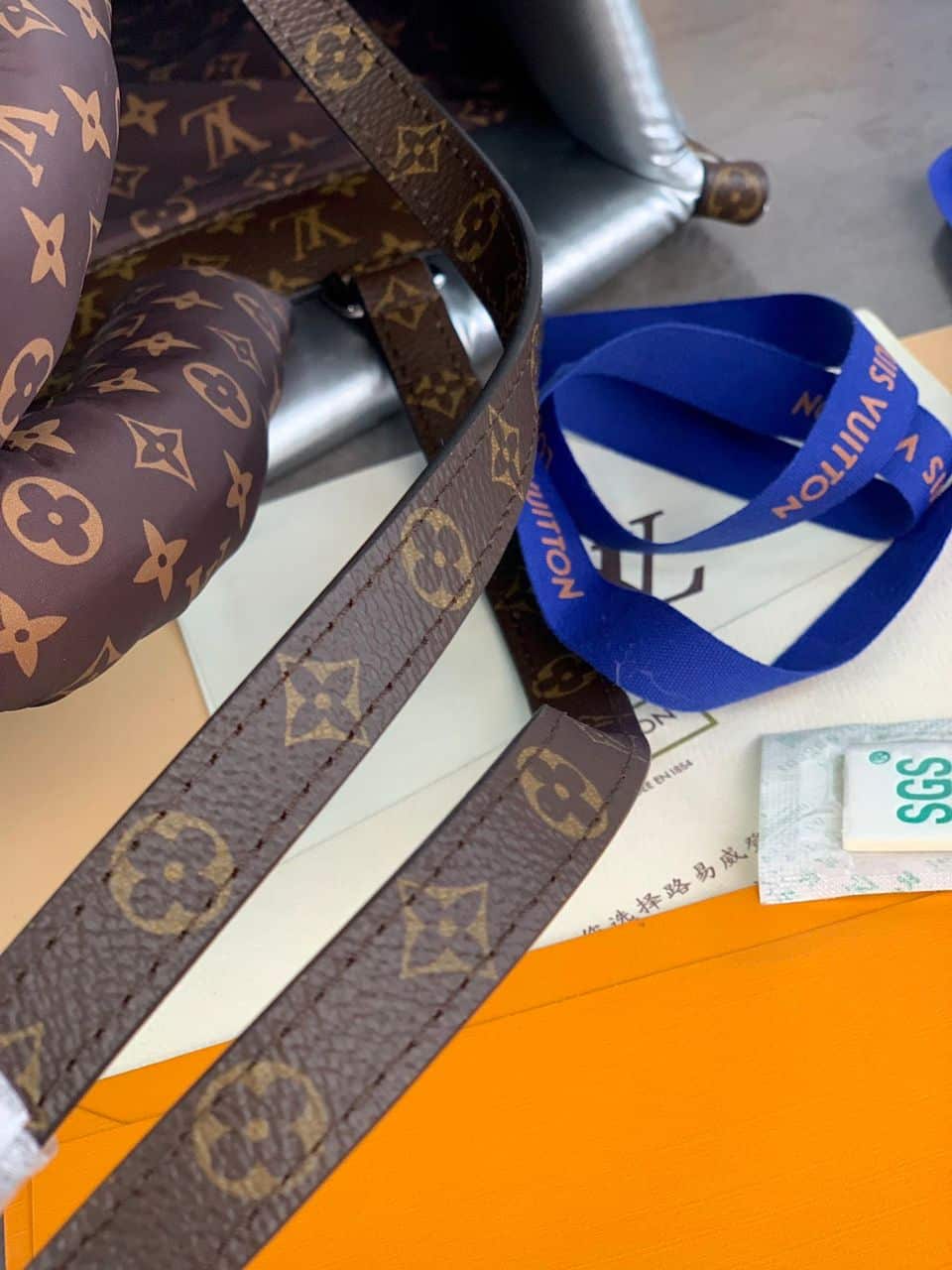 1:1 Replica Louis Vuitton LV Pillow Onthego GM Sier Luxury Bag For Women M21053 - 16.1in/41cm - Image 4