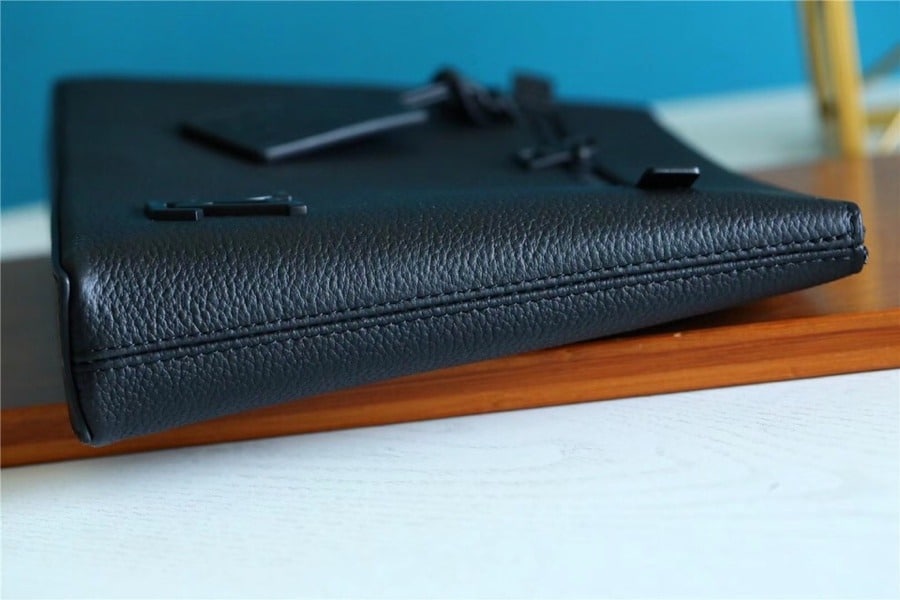 1:1 Replica Louis Vuitton LV Pochette Ipad Black Aerogram Unique Bag For Men M81029 - 30cm - Image 6