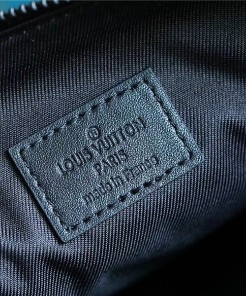 1:1 Replica Louis Vuitton LV Pochette Ipad Black Aerogram Unique Bag For Men M81029 - 30cm