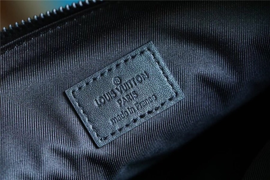 1:1 Replica Louis Vuitton LV Pochette Ipad Black Aerogram Unique Bag For Men M81029 - 30cm - Image 7