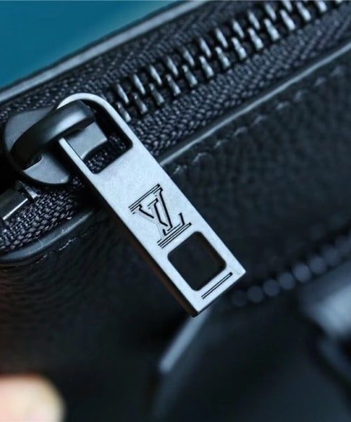 1:1 Replica Louis Vuitton LV Pochette Ipad Black Aerogram Unique Bag For Men M81029 - 30cm