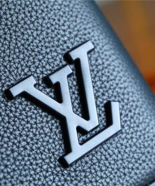 1:1 Replica Louis Vuitton LV Pochette Ipad Black Aerogram Unique Bag For Men M81029 - 30cm