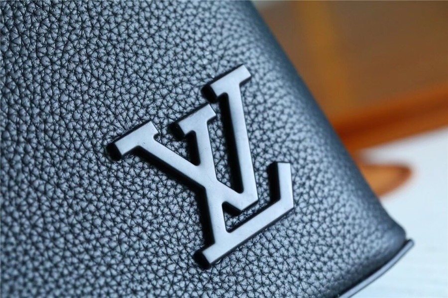 1:1 Replica Louis Vuitton LV Pochette Ipad Black Aerogram Unique Bag For Men M81029 - 30cm - Image 5