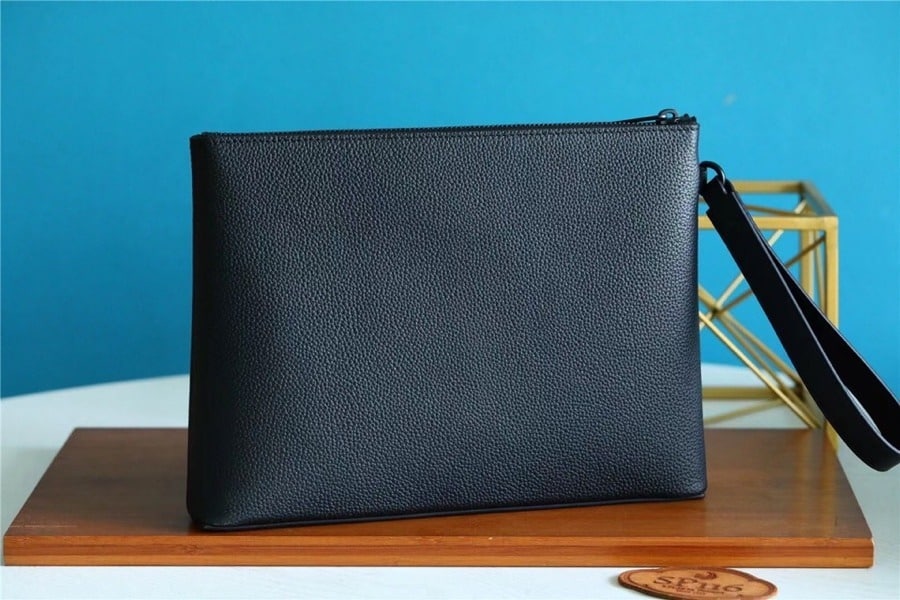 1:1 Replica Louis Vuitton LV Pochette Ipad Black Aerogram Unique Bag For Men M81029 - 30cm - Image 9