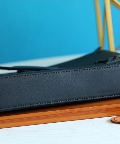 1:1 Replica Louis Vuitton LV Pochette Ipad Black Aerogram Unique Bag For Men M81029 - 30cm