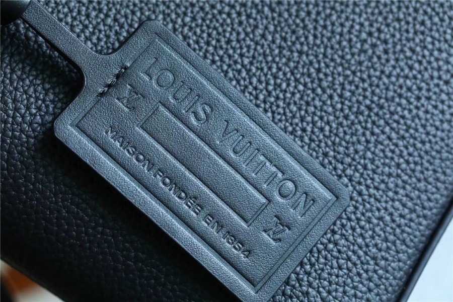 1:1 Replica Louis Vuitton LV Pochette Ipad Black Aerogram Unique Bag For Men M81029 - 30cm - Image 3