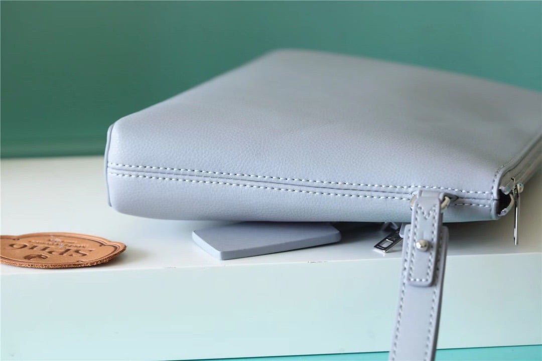 1:1 Replica Louis Vuitton LV Pochette Ipad Grey Aerogram Unique Bag For Men M81029 - 30cm - Image 7