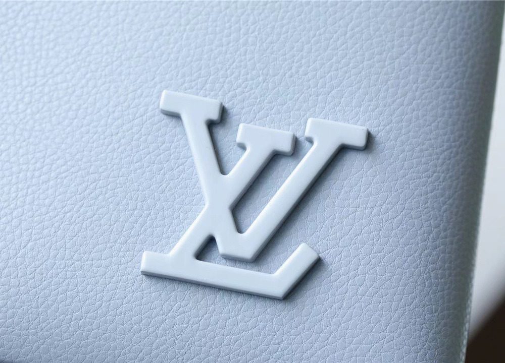 1:1 Replica Louis Vuitton LV Pochette Ipad Grey Aerogram Unique Bag For Men M81029 - 30cm
