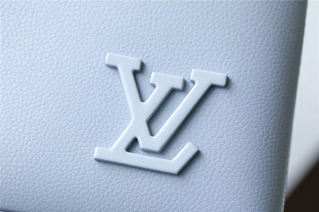 1:1 Replica Louis Vuitton LV Pochette Ipad Grey Aerogram Unique Bag For Men M81029 - 30cm - Image 4