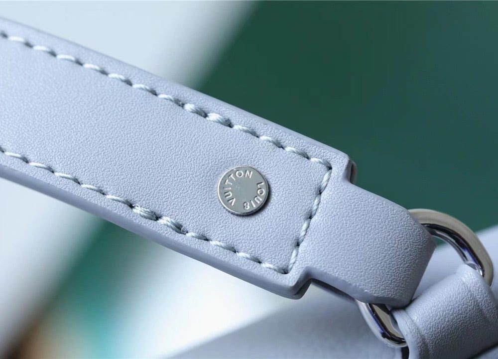 1:1 Replica Louis Vuitton LV Pochette Ipad Grey Aerogram Unique Bag For Men M81029 - 30cm