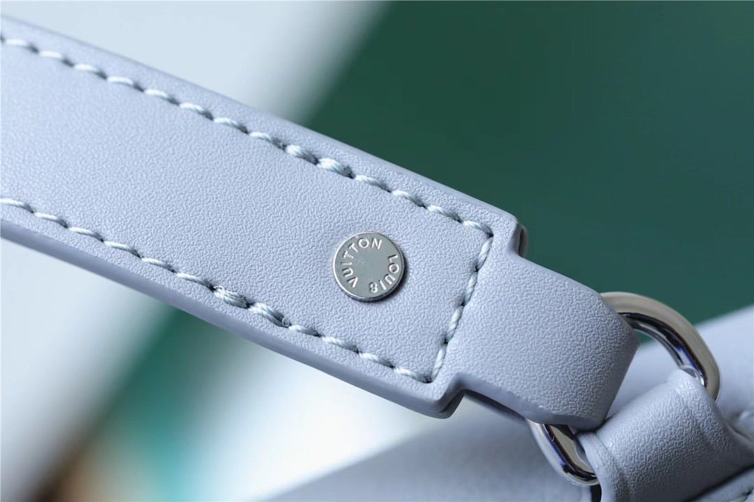 1:1 Replica Louis Vuitton LV Pochette Ipad Grey Aerogram Unique Bag For Men M81029 - 30cm - Image 8