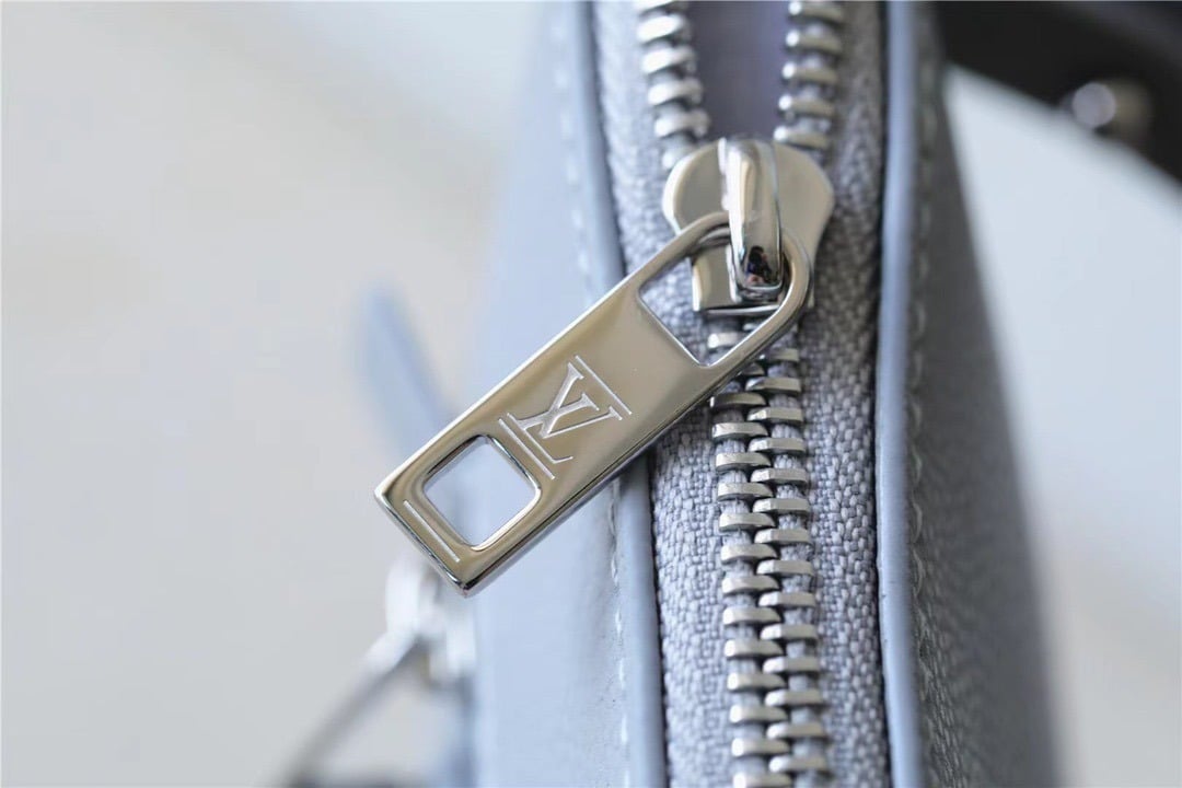 1:1 Replica Louis Vuitton LV Pochette Ipad Grey Aerogram Unique Bag For Men M81029 - 30cm - Image 9