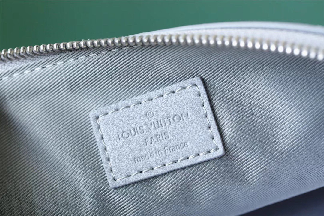 1:1 Replica Louis Vuitton LV Pochette Ipad Grey Aerogram Unique Bag For Men M81029 - 30cm - Image 5