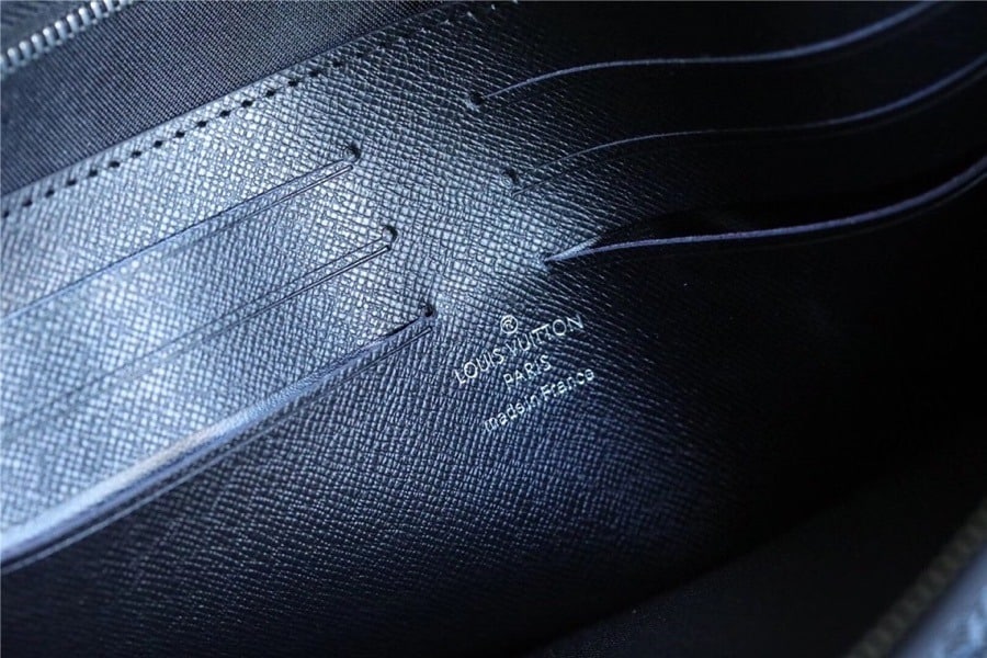 1:1 Replica Louis Vuitton LV Pochette Voyage MM Damier Graphite 3D Canvas Grey Unique Bag For Men N60444 - 27cm - Image 3