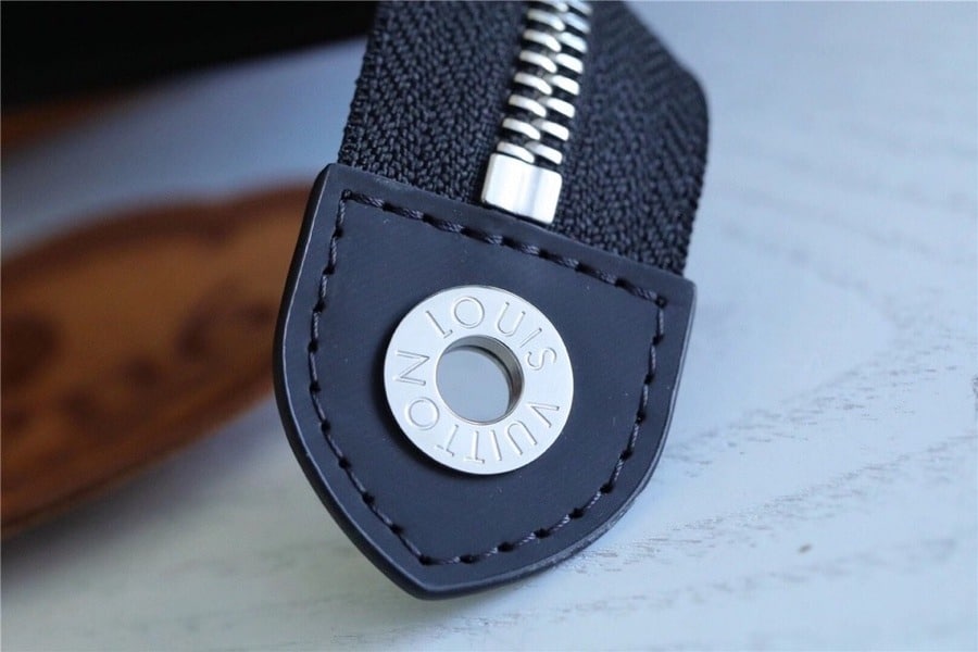 1:1 Replica Louis Vuitton LV Pochette Voyage MM Damier Graphite 3D Canvas Grey Unique Bag For Men N60444 - 27cm - Image 5