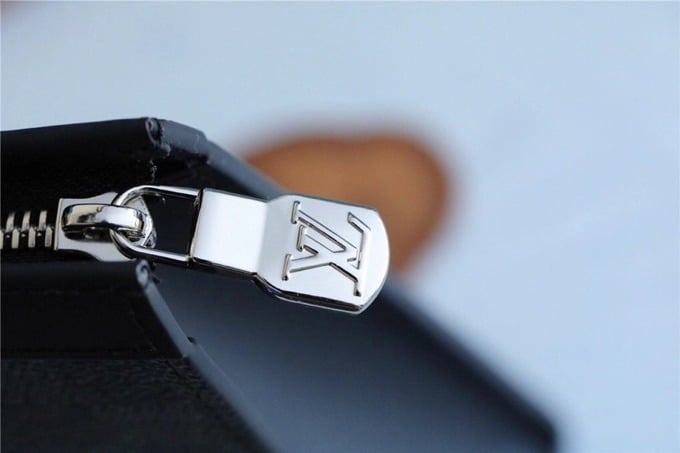 1:1 Replica Louis Vuitton LV Pochette Voyage MM Damier Graphite 3D Canvas Grey Unique Bag For Men N60444 - 27cm - Image 4