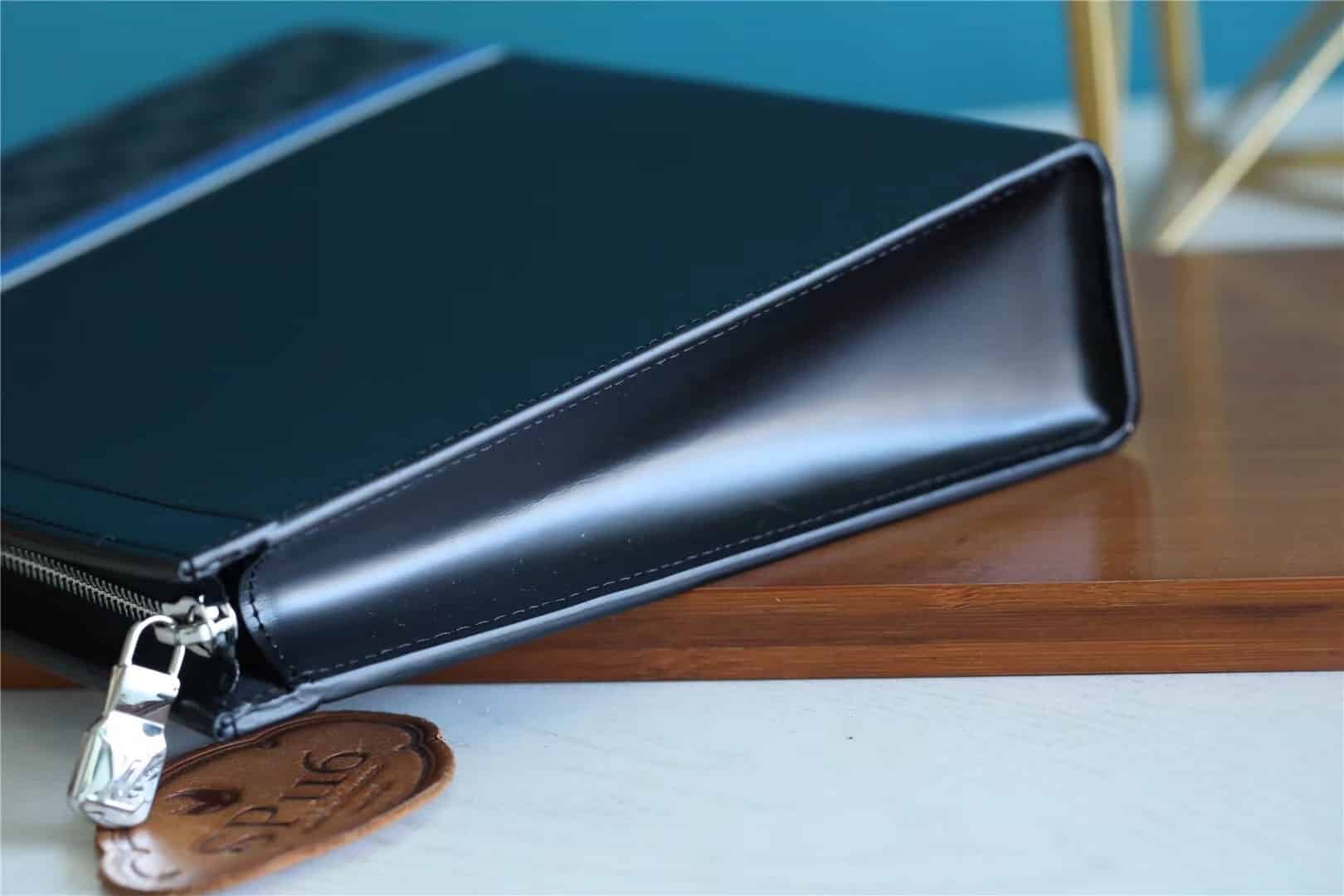 1:1 Replica Louis Vuitton LV Pochette Voyage MM Epi Damier Graphite Canvas Black Unique Bag For Men M56827 - 27cm - Image 2