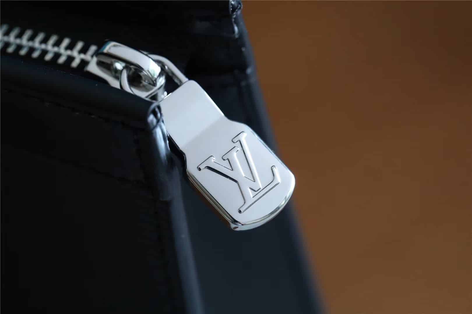 1:1 Replica Louis Vuitton LV Pochette Voyage MM Epi Damier Graphite Canvas Black Unique Bag For Men M56827 - 27cm - Image 6