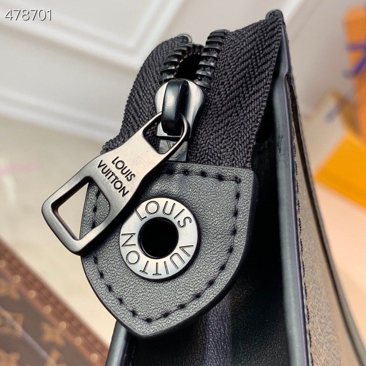 1:1 Replica Louis Vuitton LV Pochette Voyage MM Monogram Canvas Unique Bag For Men M80792 - 10.2in/26cm - Image 7