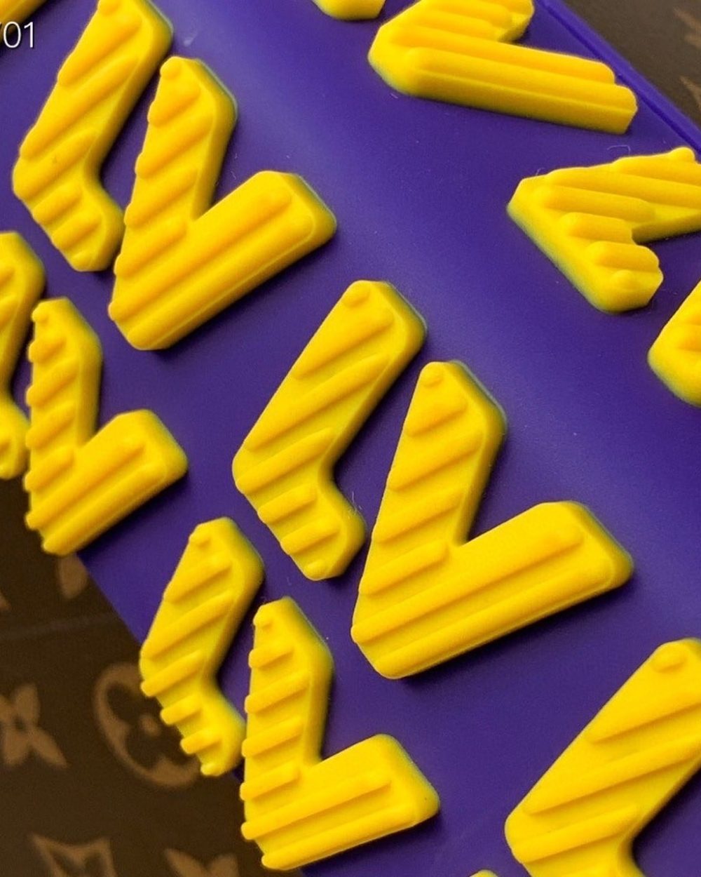 1:1 Replica Louis Vuitton LV Pochette Voyage MM Monogram Canvas Unique Bag For Men M80792 - 10.2in/26cm