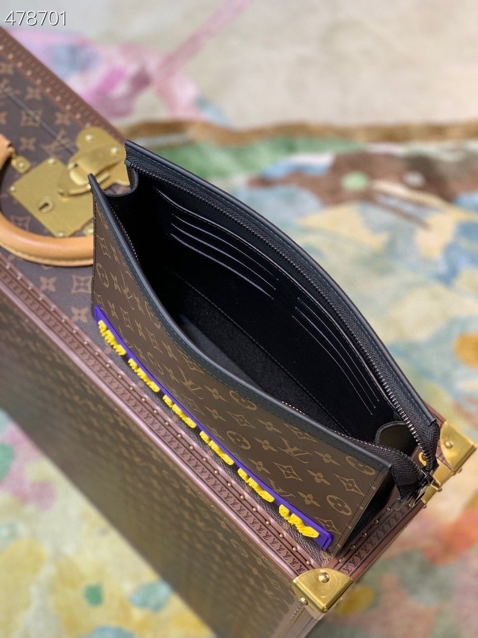 1:1 Replica Louis Vuitton LV Pochette Voyage MM Monogram Canvas Unique Bag For Men M80792 - 10.2in/26cm - Image 3