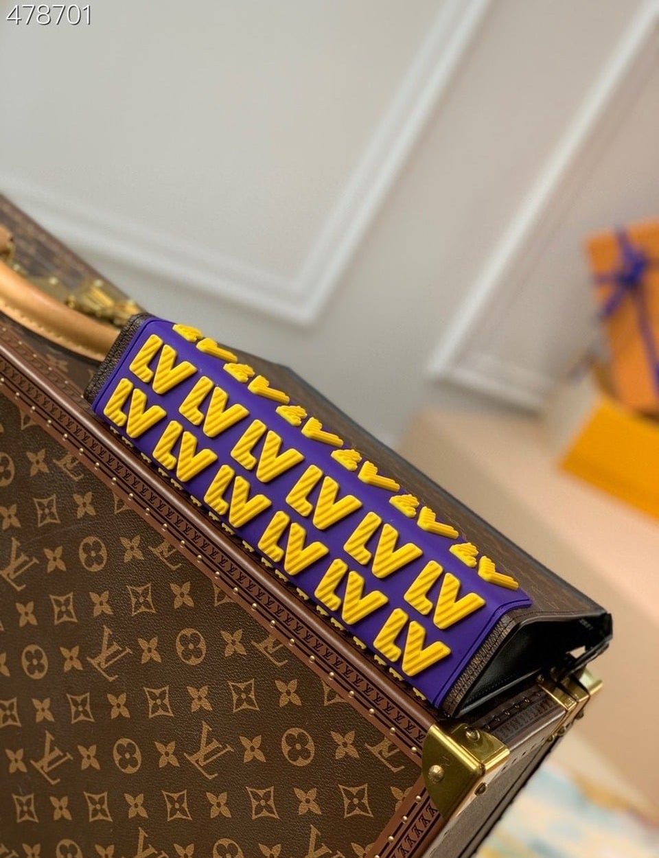 1:1 Replica Louis Vuitton LV Pochette Voyage MM Monogram Canvas Unique Bag For Men M80792 - 10.2in/26cm