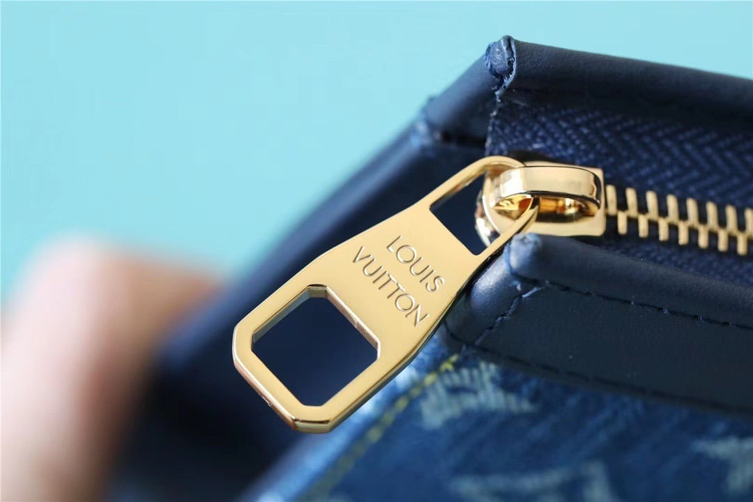 1:1 Replica Louis Vuitton LV Pochette Voyage MM Monogram Drip Blue By Nigo Unique Bag For Men M45961 - 27cm - Image 8