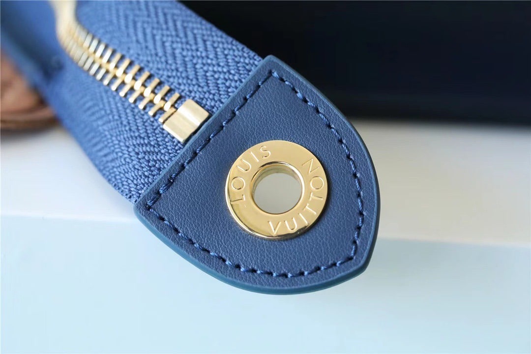 1:1 Replica Louis Vuitton LV Pochette Voyage MM Monogram Drip Blue By Nigo Unique Bag For Men M45961 - 27cm - Image 6