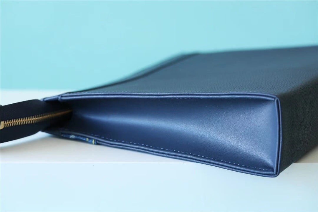 1:1 Replica Louis Vuitton LV Pochette Voyage MM Monogram Drip Blue By Nigo Unique Bag For Men M45961 - 27cm - Image 9