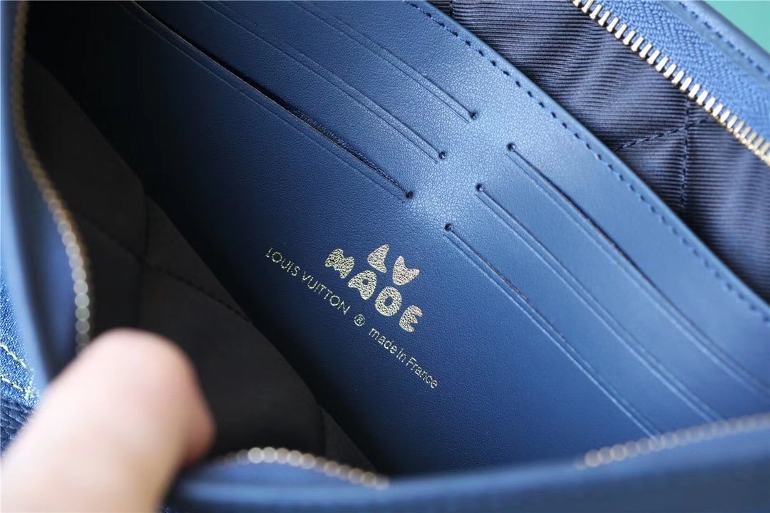 1:1 Replica Louis Vuitton LV Pochette Voyage MM Monogram Drip Blue By Nigo Unique Bag For Men M45961 - 27cm - Image 3