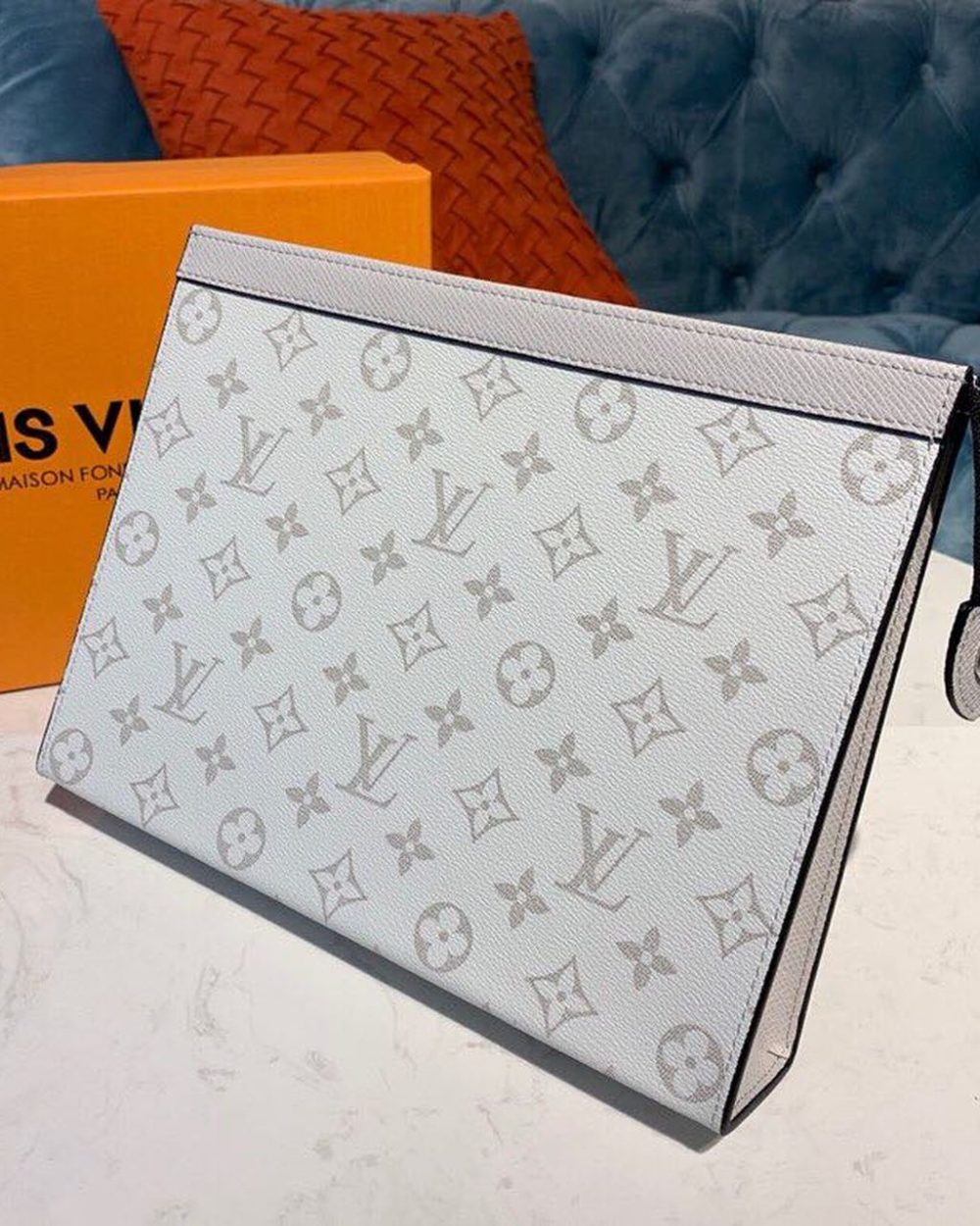 1:1 Replica Louis Vuitton LV Pochette Voyage MM Monogram Eclipse Canvas Sier Unique bag For Men - 10.6in/27cm