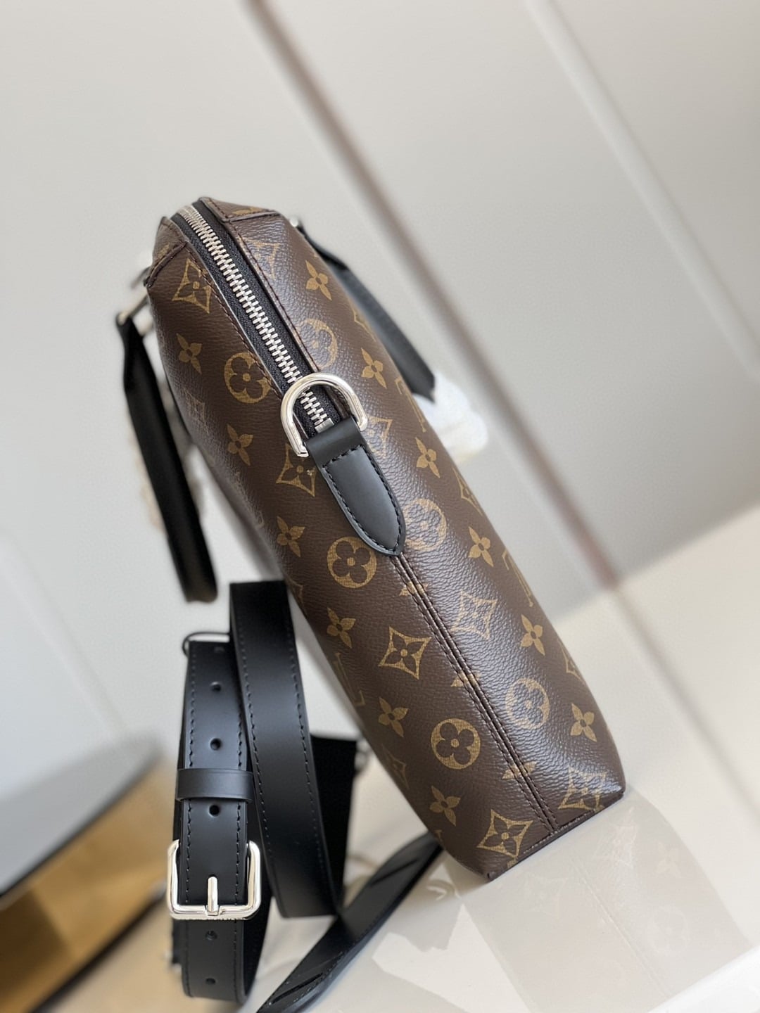 1:1 Replica Louis Vuitton LV Porte-Documents Jour Monogram Canvas Unique Bag For Men - 14.6in/37cm - Image 7