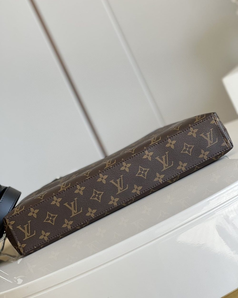 1:1 Replica Louis Vuitton LV Porte-Documents Jour Monogram Canvas Unique Bag For Men - 14.6in/37cm