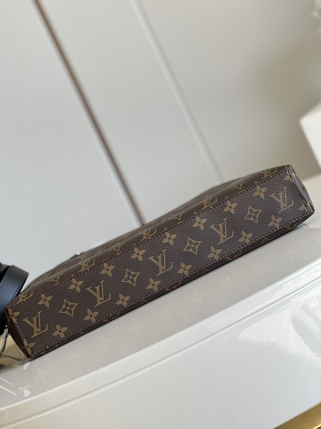 1:1 Replica Louis Vuitton LV Porte-Documents Jour Monogram Canvas Unique Bag For Men - 14.6in/37cm - Image 4