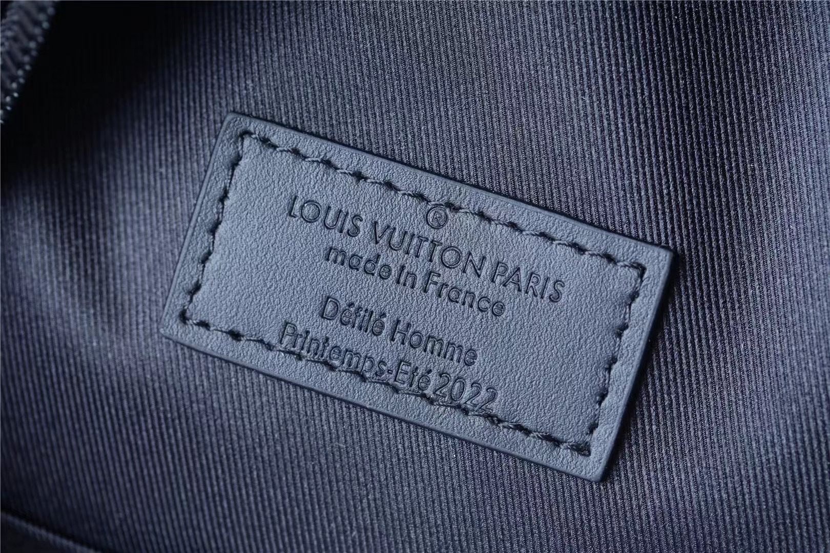 1:1 Replica Louis Vuitton LV Racer Damier Spray Blue Unique Bag For Men - 16in/41cm - Image 7