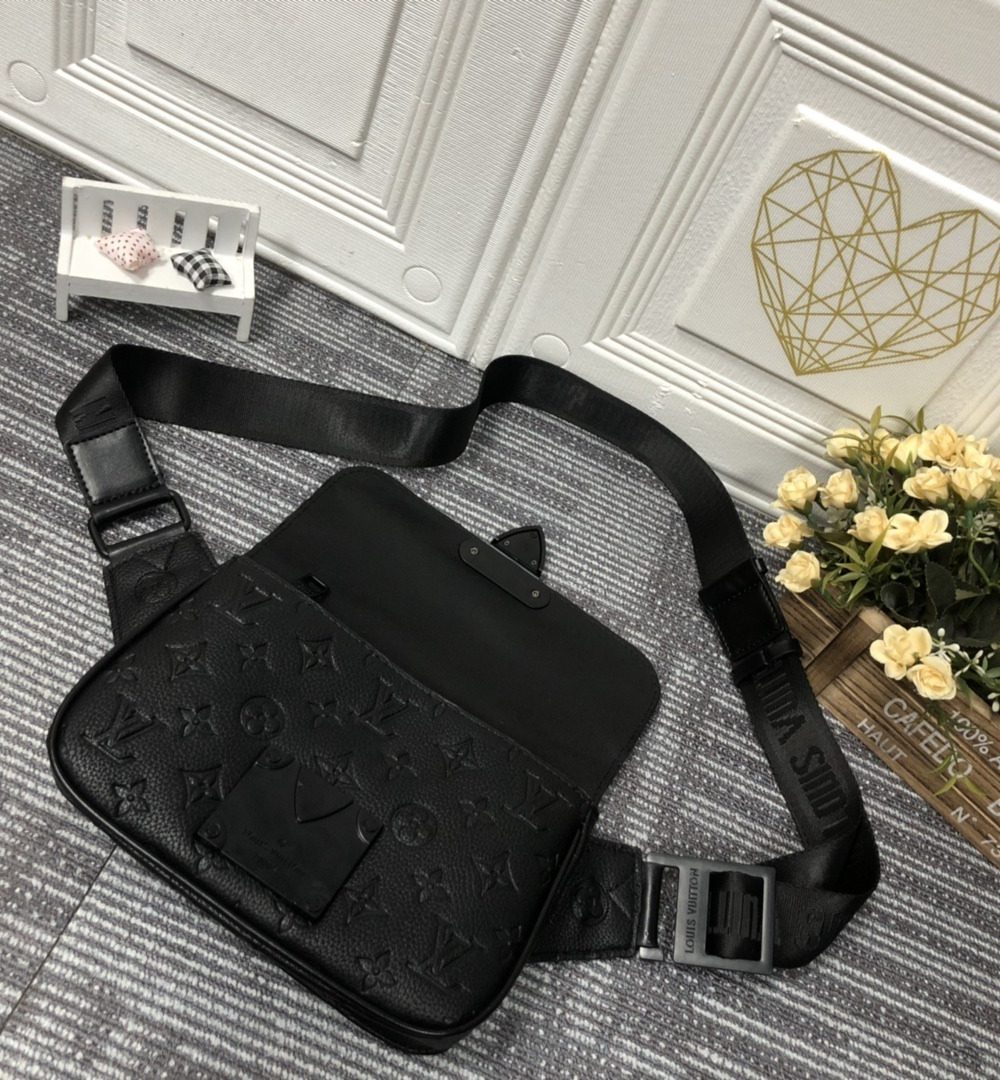 1:1 Replica Louis Vuitton LV S Lock Slingbag Monogram Taurillon Leather Bag Black Unique Bag For Men M58487 - 8.3in/21cm