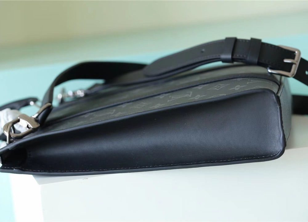 1:1 Replica Louis Vuitton LV Sac Plat Cross Monogram Eclipse Reverse Canvas Unique Bag For Men M59664 - 11.2in/28.5cm